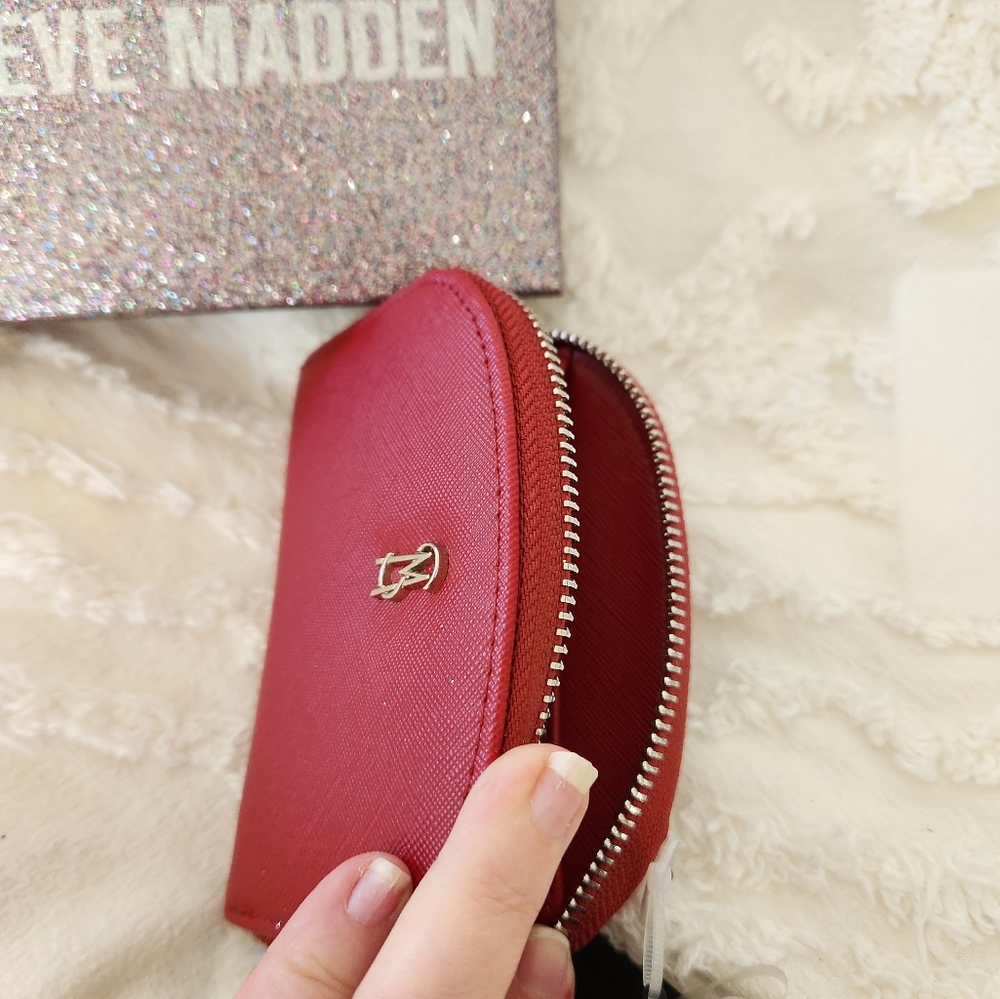 NWT Steve Madden Red Dome Wallet with Zip Closure. 3 COMPARTMENTS - Picture 4 of 4